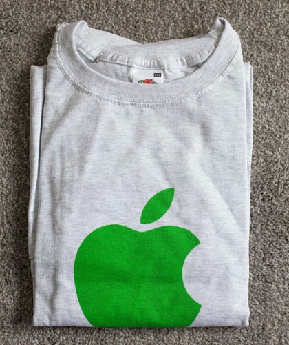 mens light grey apple t shirt with green logo size xxl (47-49"