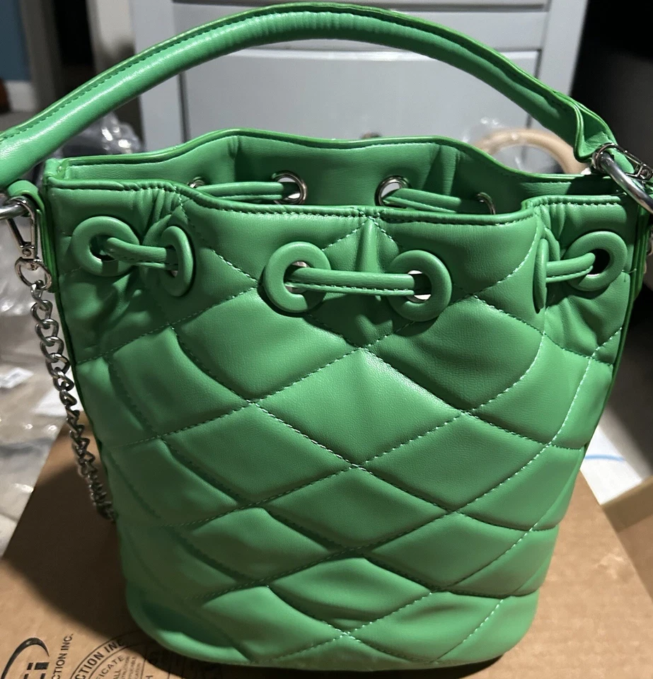 Bolso cubo verde lima French Connection Foto 2 de 3