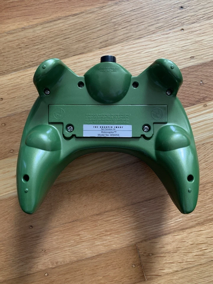 WowWee LARGE 32" Large GREEN INTERACTIVE ROBORAPTOR Dinosaur with REMOTE-TESTED - Image 3 of 4