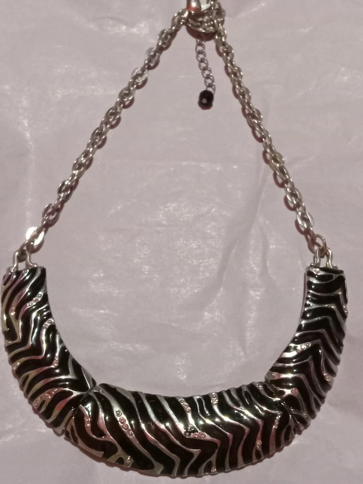 Collar Declaración CASA BLANCA MERCADO NEGRO Plata Brillo, Esmalte Negro  Foto 2 de 4