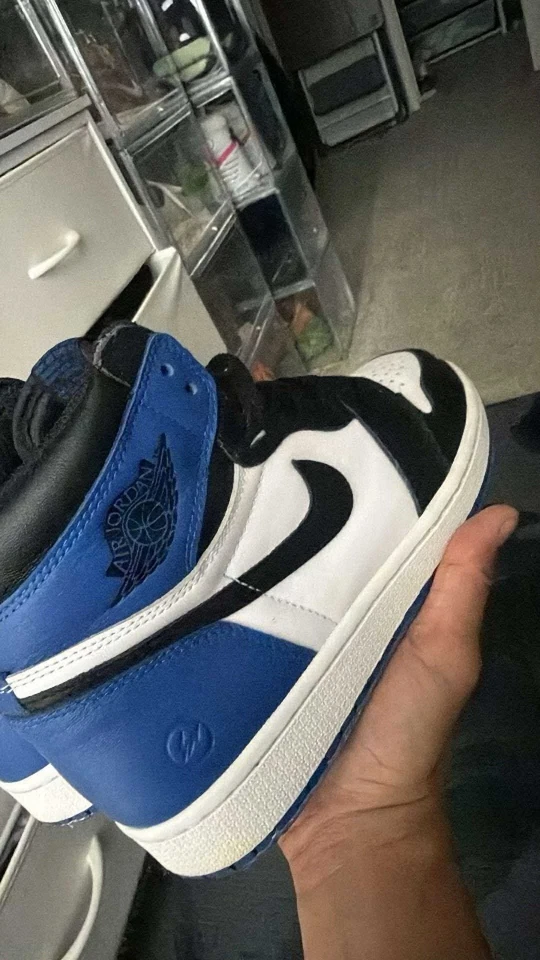 Fragment Design x Jordan 1 2014 retro alto OG Foto 2 de 4