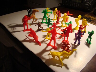 #ad Lot Of 25 Older Plastic Cowboys and Indians $7.99