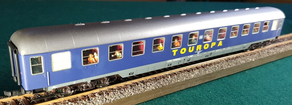 ADE 6011/4 - Bcuem 251 - TOUROPA Sitzwagen - 29 Figuren - Neuwertig