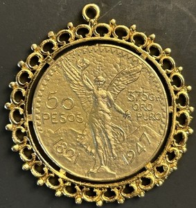 REPLICA 1947 50 Pesos Centenario Gold Colored Coin Inserted Into a Medallion