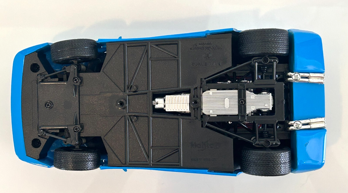 マイスト　ランボルギーニJota NIB Maisto Special Edition Lamborghini Jota (1995) 1:18 Purple