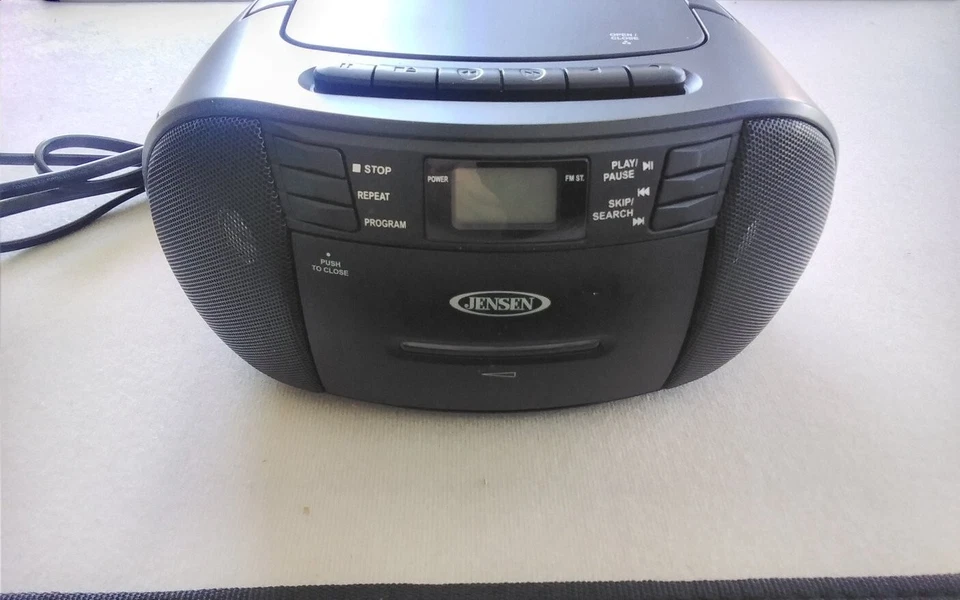 Jensen CD-545 Reproductor de CD Estéreo AM FM Radio Cassette Reproductor Parcialmente Funcionando Foto 3 de 4