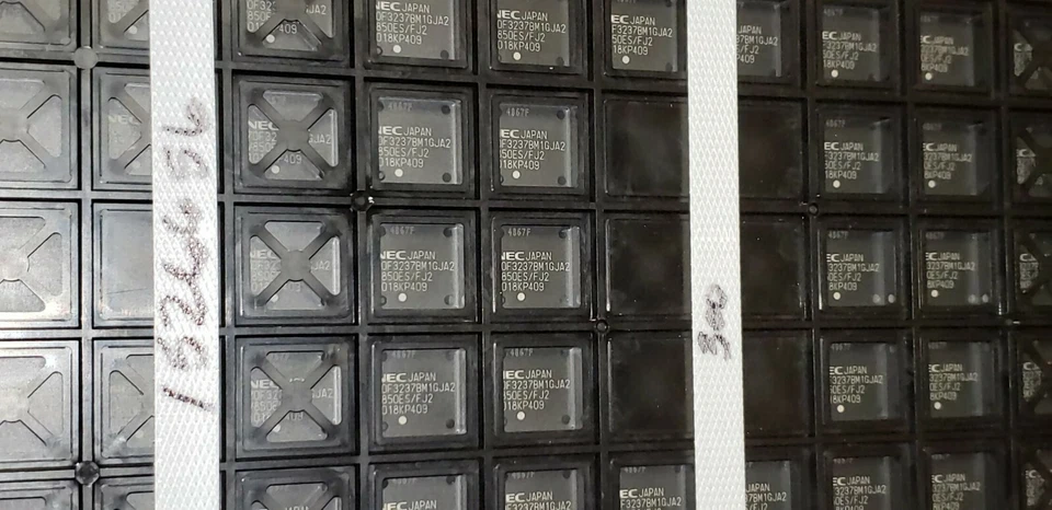 1 PC NEC UPD70F3237BM1GJ(A2)-V50-UE-A MCU 32-Bit 20MHz 256KB FLASH 144-FLQFP - Image 4 of 4