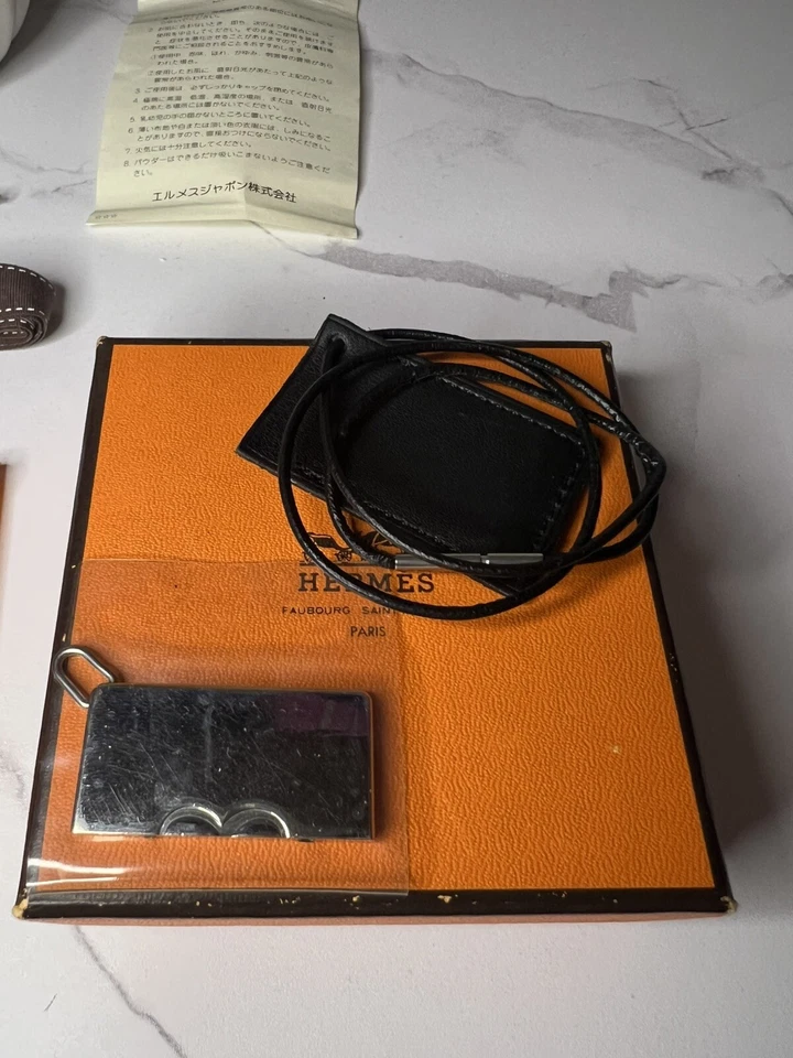 Hermes Infinity collar colgante superior correa de cuero negro tono plateado con caja Foto 2 de 4