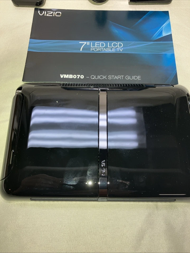 Portable TV  7” Vizio VMB070 LED Digital ATSC Tuner Complete With Remote & Box - Image 4 of 4