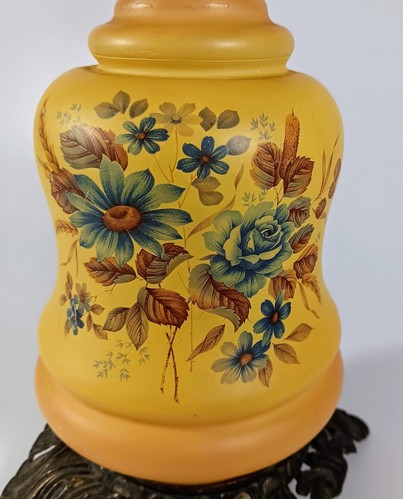 Vintage Hurricane Lamp Accurate Casting Floral detailing 19" Tall - Picture 3 of 7