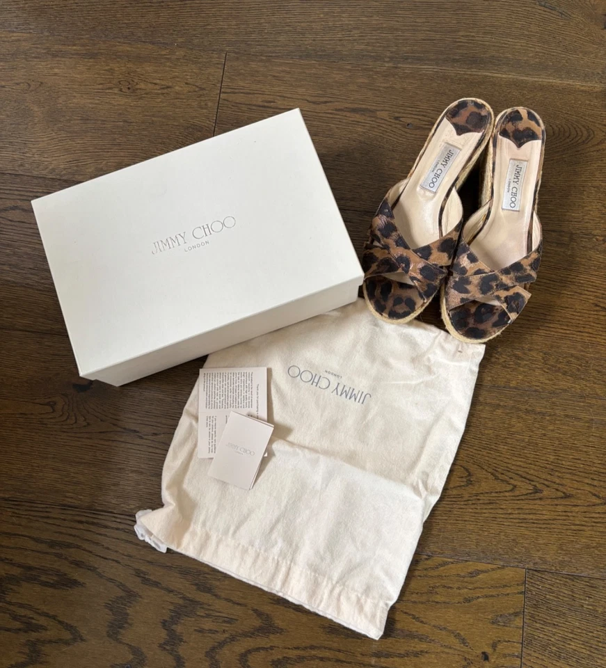 Sandalias alpargatas con plataforma de cuña Jimmy Choo para mujer de cuero leopardo Foto 4 de 4