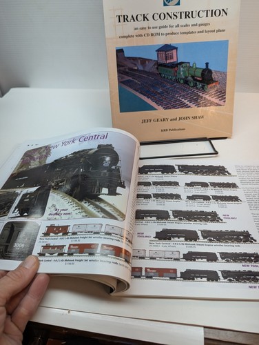 LOT OF 2 MTH Electric Trains Catalog 2010 Volume 2 & Track Construction by Shaw - Picture 4 of 15