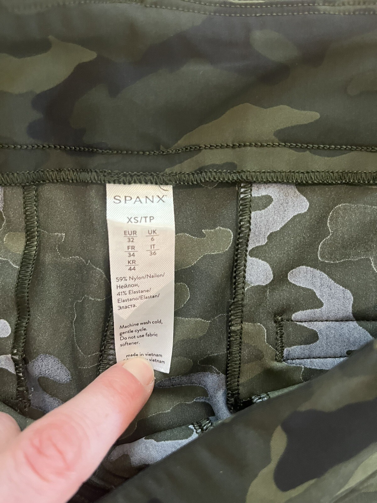 SPANX WOMEN'S SUNSHINE SHORT 6" inseam, 4Way Stretch Green Camo Shorts