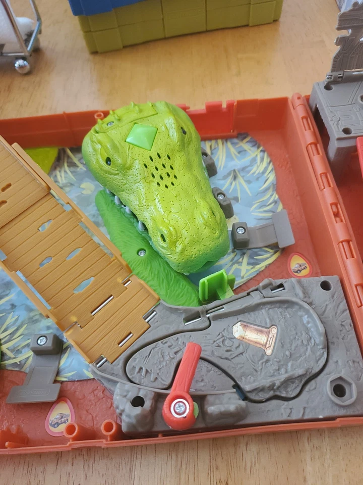 Matchbox CROC ADVENTURE Pop Up Play Set Case Toy Mattel w/ Vehicle - Image 4 of 4