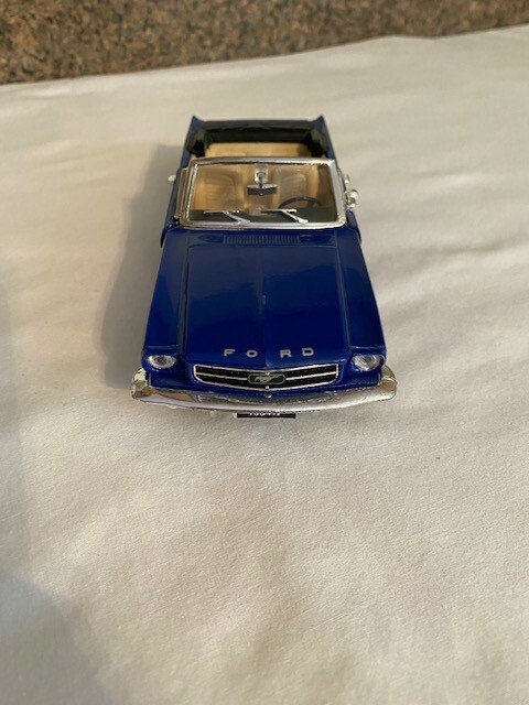 1964 Blue Ford Mustang Convertible 1:24 Scale SS 7711 Die
