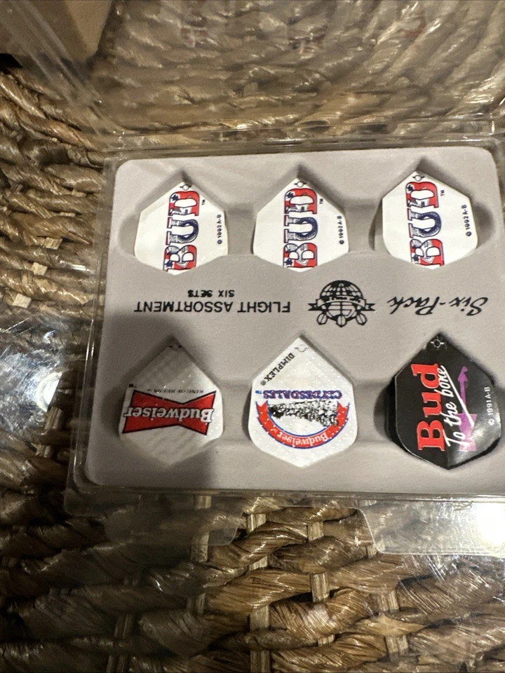 Винтажный Budweiser 6 Упаковок Дартс Полеты Дартс Слово Клайдсдейлс Новый Редкий A - Изображение 3 из 4