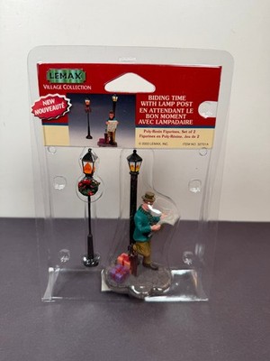 Lemax Village BIDING TIME WITH LAMP POST Figurine Figure Set 2003 32701A