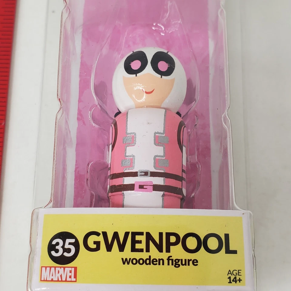 Marvel Gwenpool Madera Pin Mate Figura Little People Deadpool Película Wolverine 35 Foto 3 de 4