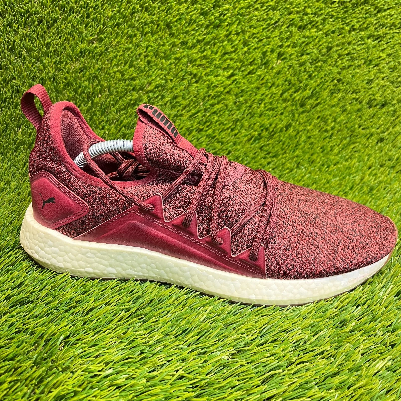 Scarpe da corsa sneakers Puma Mega NRGY maglia uomo taglia 10 5 rosso bordeaux bianco