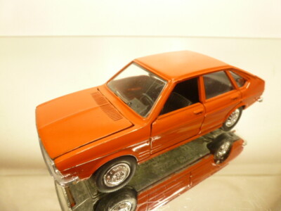 SCHUCO 301614 VOLKSWAGEN VW PASSAT TS LS 1.5 - ORANGE 1:43 - VERY GOOD - 75