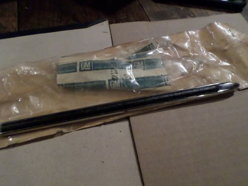 1969 buick nos front fender moulding spear 8701172 - Picture 2 of 4
