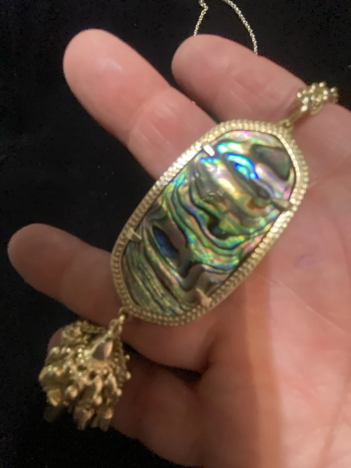 Kendra Scott Rayne 长吊坠项链鲍鱼壳金盘签名 — 第 3/4 张图片