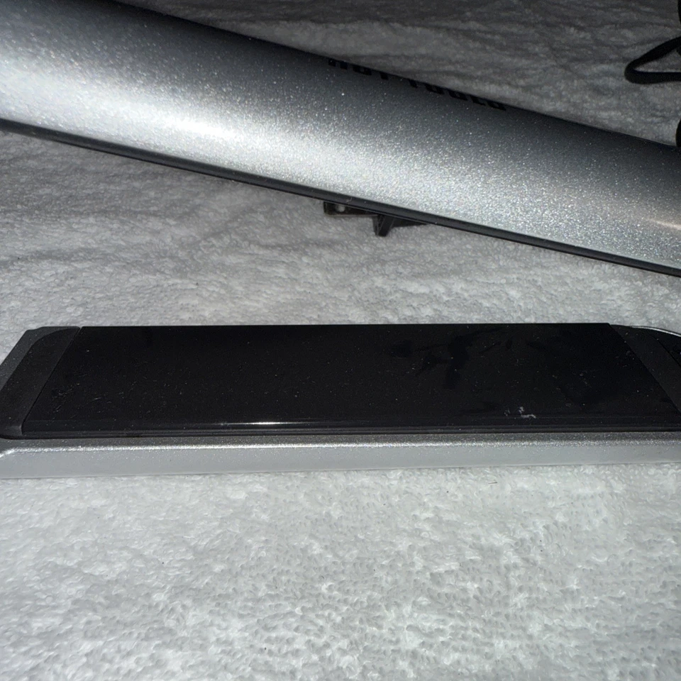 HOT TOOLS Pro Signature Digital Cerâmica Titânio Ferro Plano, 1,5 Polegadas - Imagem 3 de 4