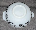 Pyrex #443 Black White Gooseberry- 2.5 qt quart Cinderella Mixing Bowl