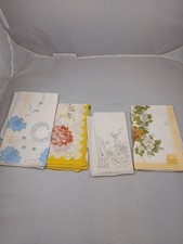 Vintage Lot Of 4 Women s Floral Flowers Handkerchiefs Hankies