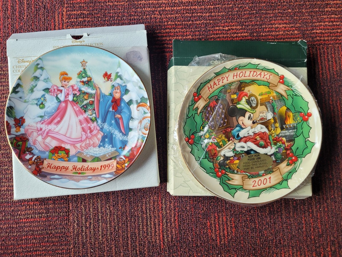 Disney 1999 Christmas Collection プレート Disney Through The Years 2001 And 1999 Christmas Collection
