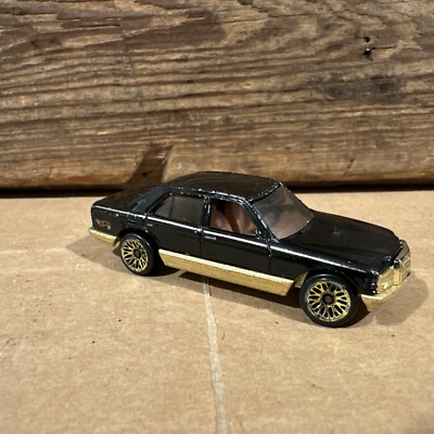 1981 Hot Wheels Mercedes-Benz 380 SEL Car 1/64 Dog In Back Seat Black Gold