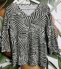 Chicos Size 2 US Large Animal Print Green 3/4 Sleeves 100% Cotton
