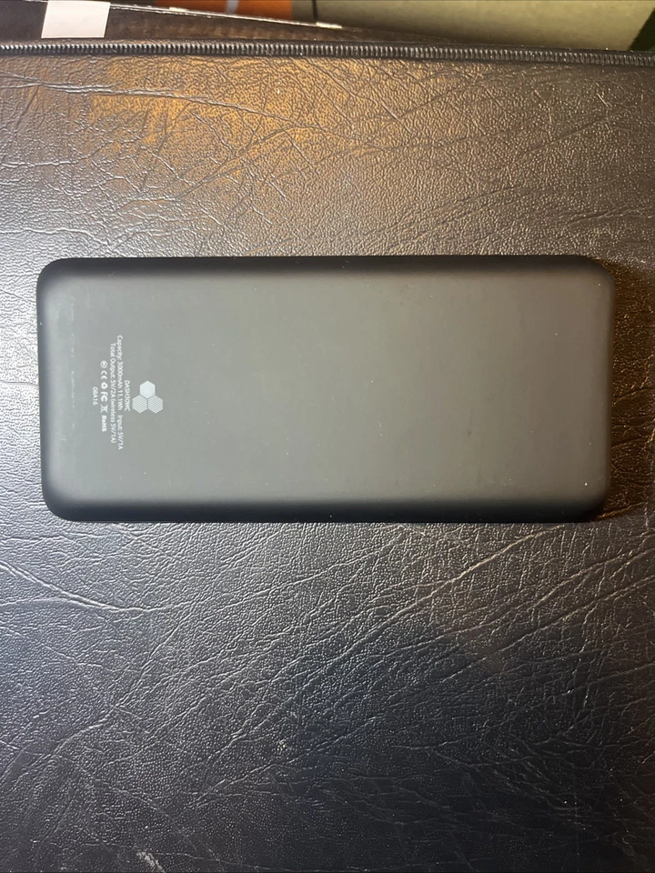 Cargador portátil inalámbrico Honeycomb con batería de 3000 mAh, negro (DASH30WC)™ Foto 2 de 3