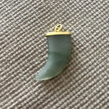 Antique / Vintage Jade Pendant  – Chinese Singapore Natural Jade Claw Pendant
