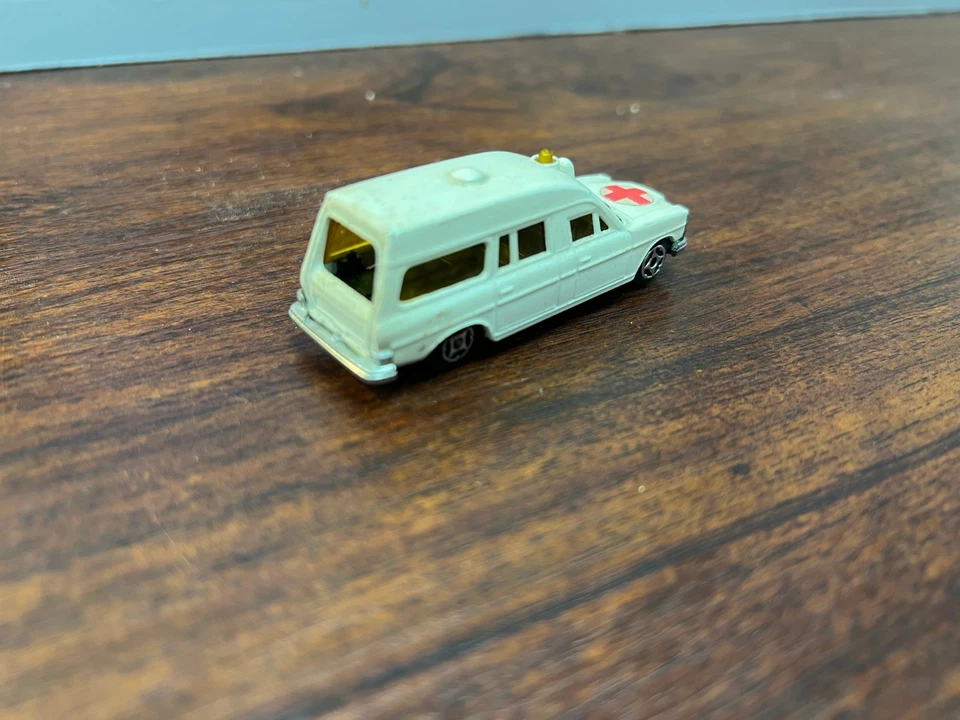 Voiture Mercedes Ambulance Norev mini jet 1/64 - Photo 2/4