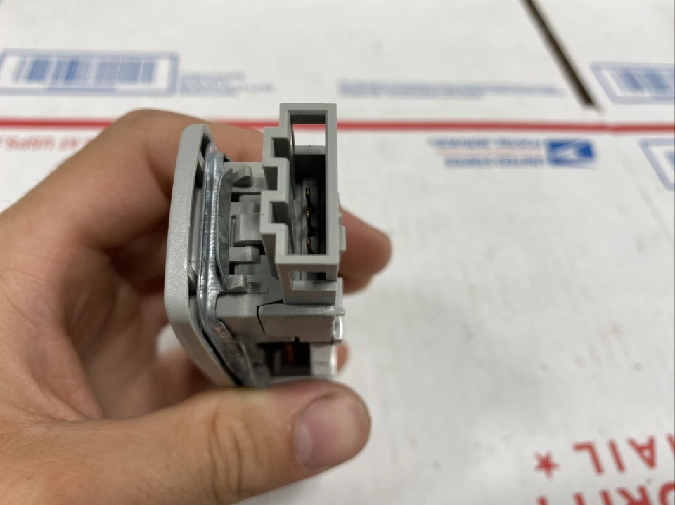 2002 Volkswagen Passat | Rear Reading Dome Light - OEM# 3B0 947 291 - Image 4 of 4