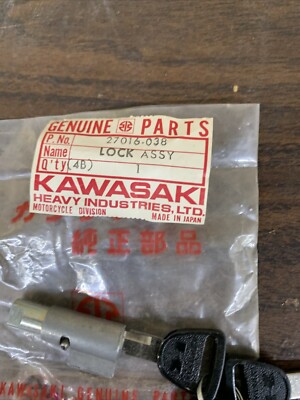 k様 Kawasaki S1 250 NOS Steering Fork Lock Assembly With Keys