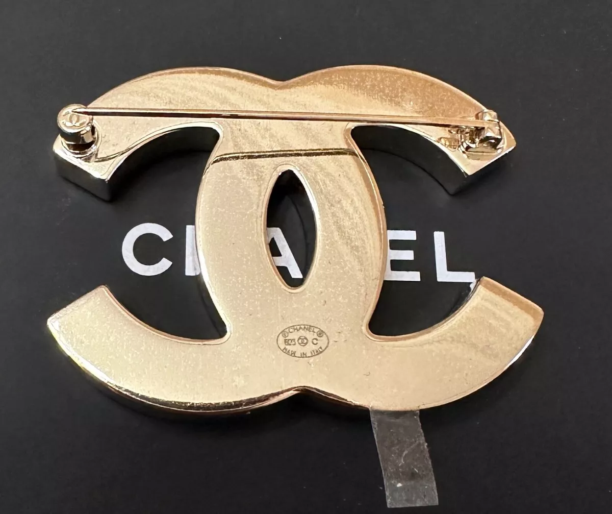 BNIB Authentic CHANEL Large Black/White Enamel Gold CC Logo Metal Brooch Pin  23C