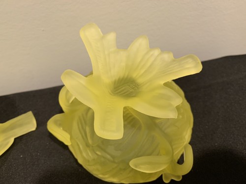 Uranium Satin Vaseline Bird On A Nest - Picture 12 of 12