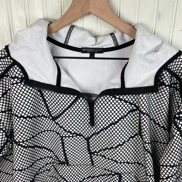 beyond-yoga chromatic quarter zip windbreaker hoodie