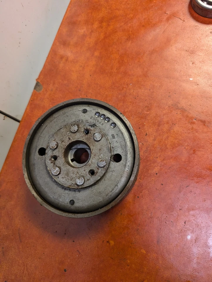 1975 Suzuki RL250 маховик - Изображение 2 из 4