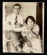 COUPLE MAN WOMAN HUBAND WIFE POSING HOUSE PORCH OLD/VINTAGE PHOTO- F333