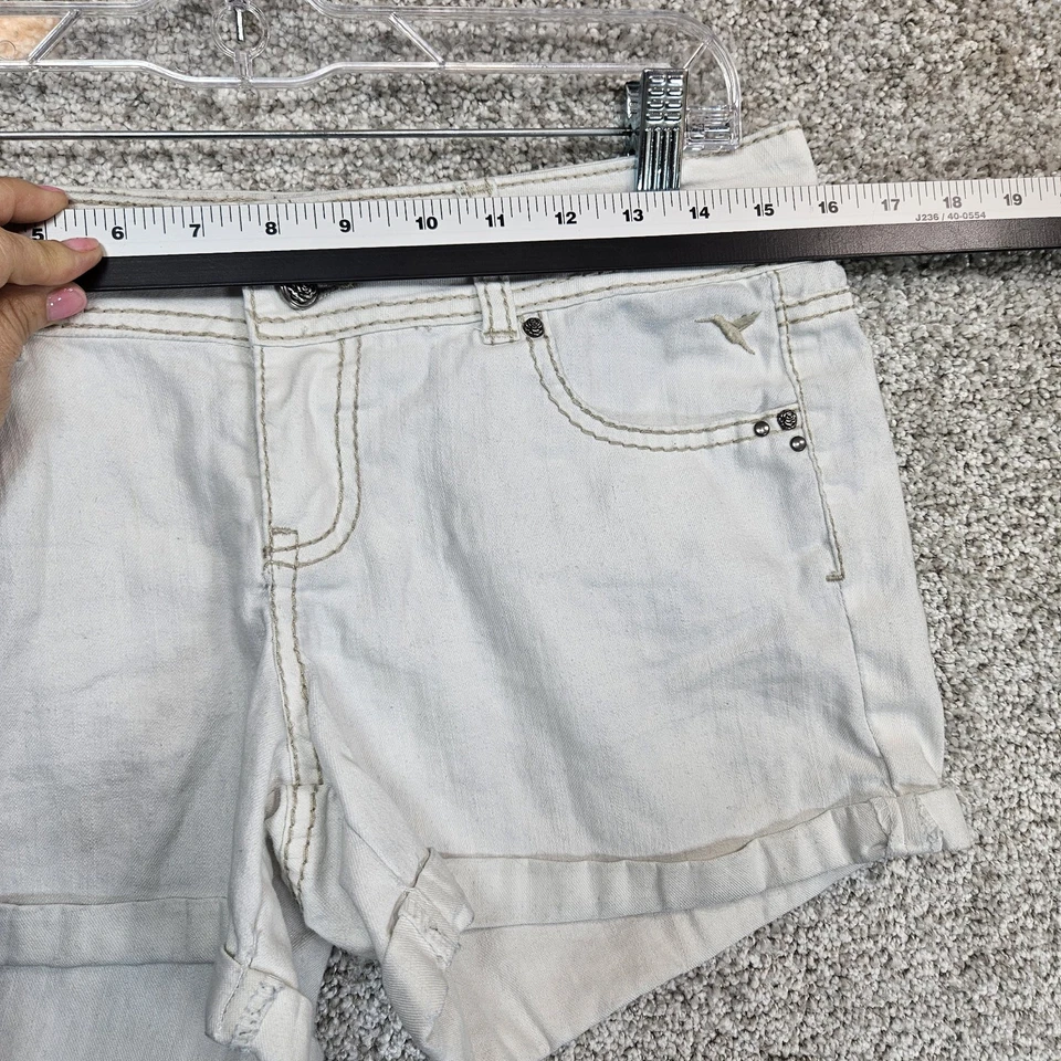 Grane womans size 9 Off White short shorts  5 Pockets  Stitching Buttons - Image 4 of 4