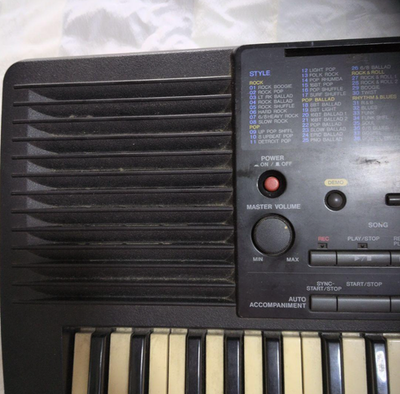 Yamaha Psr-320 PSR320 61 Key Electronic Keyboard Midi With Music