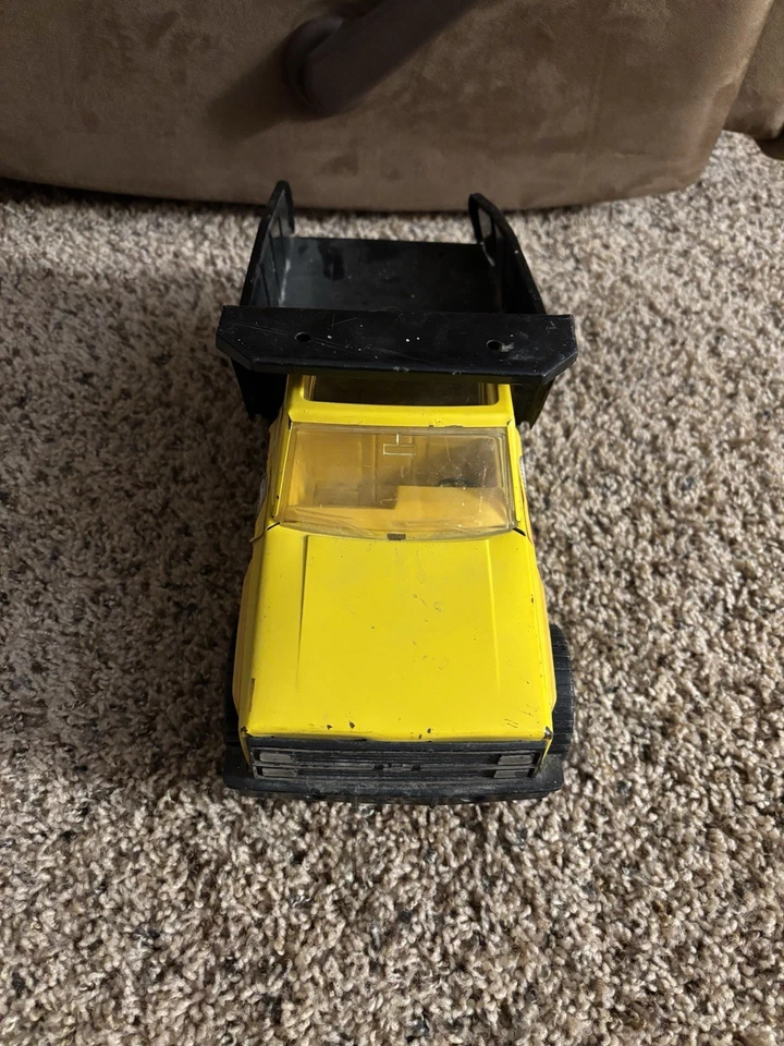 Vintage 1983 Tonka Chevy Traxx 15” Dump Truck. Nice Condition - Image 2 of 4