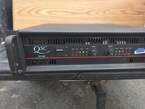 QSC EX2500 powerAmp - Photo 2 sur 8