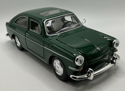 1967 VOLKSWAGEN 1600 FASTBACK GREEN 1:24 SCALE BY MAISTO