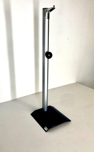 Porta estintore a piantana in alluminio satinato, bella da arredamento - Foto 4 di 4