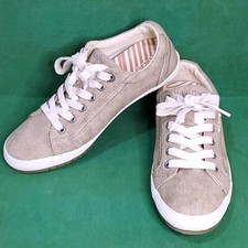 TAOS WOMENS SNEAKERS 8 STAR STA 12844 KHAKI CANVAS WORN ONCE NEAR MINT