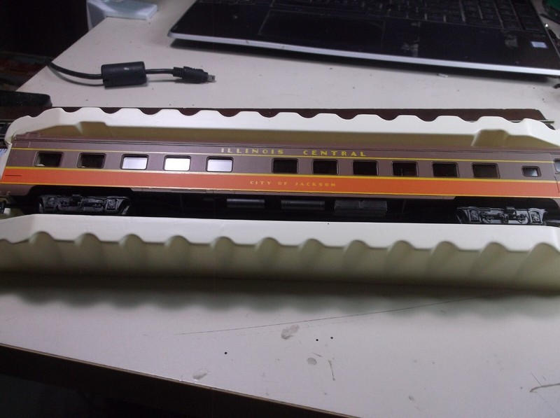 HO 8-2-1 Sleeper Passenger Car ILLinois Central AHM . With Box